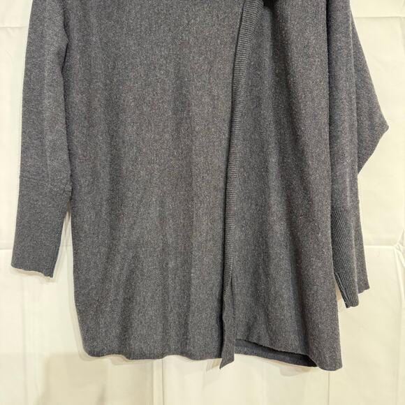 89th & Madison Gray Buckle Front Poncho Cape Sz M - Picture 4 of 13